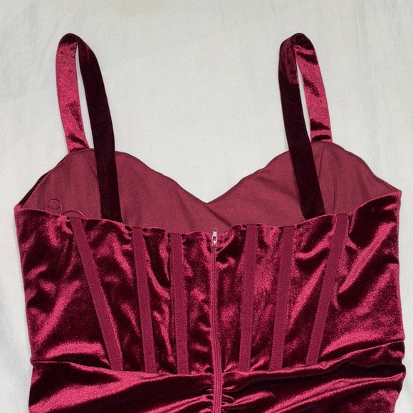Elegant Velvet Burgundy Mini Dress - Picture 7 of 8